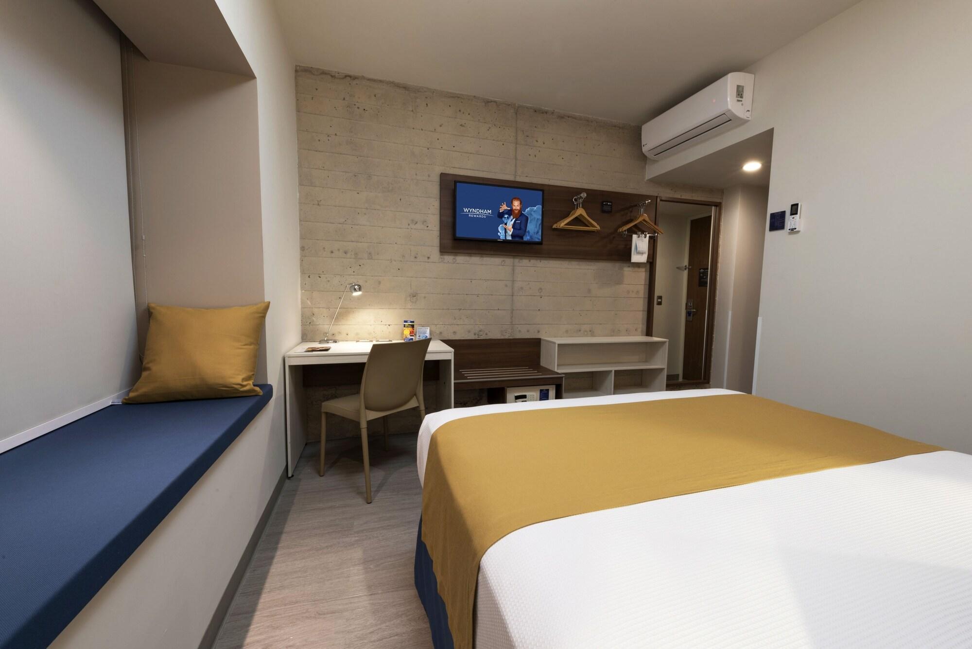 Microtel Inn & Suites By Wyndham Irapuato Exterior photo