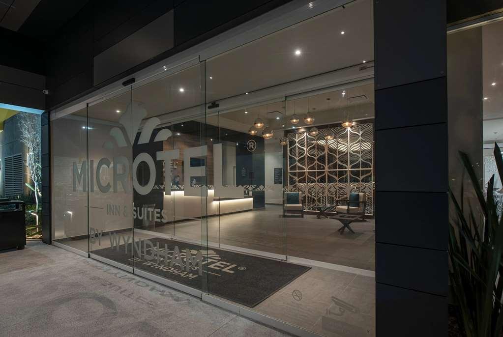 Microtel Inn & Suites By Wyndham Irapuato Exterior photo