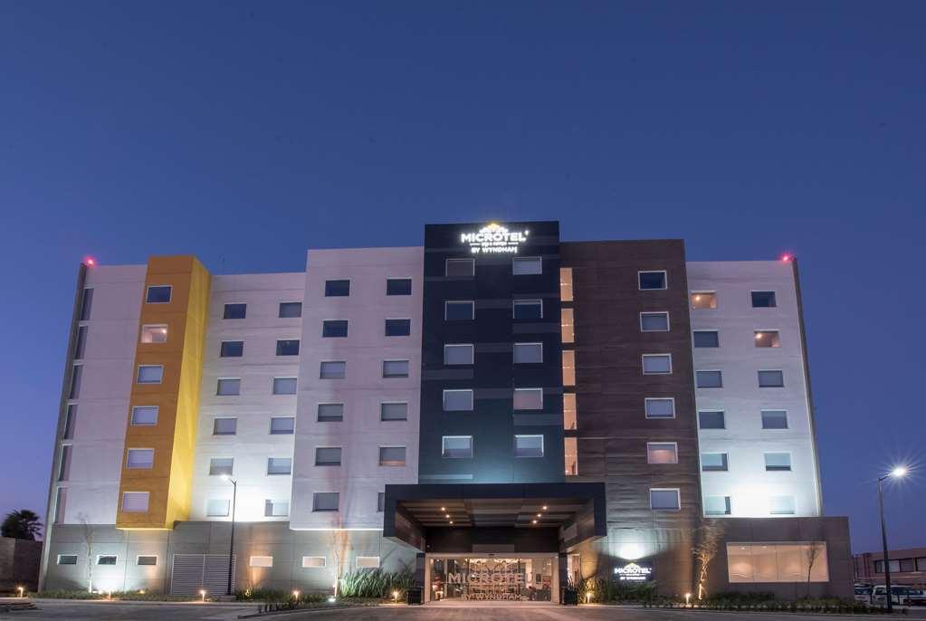 Microtel Inn & Suites By Wyndham Irapuato Exterior photo