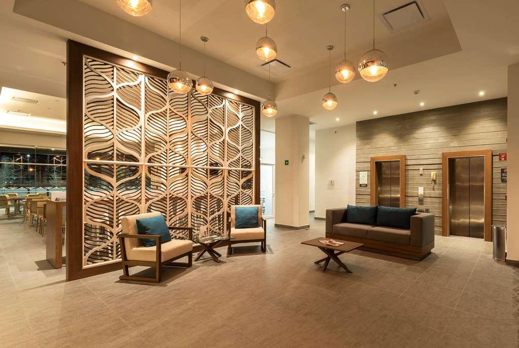 Microtel Inn & Suites By Wyndham Irapuato Interior photo