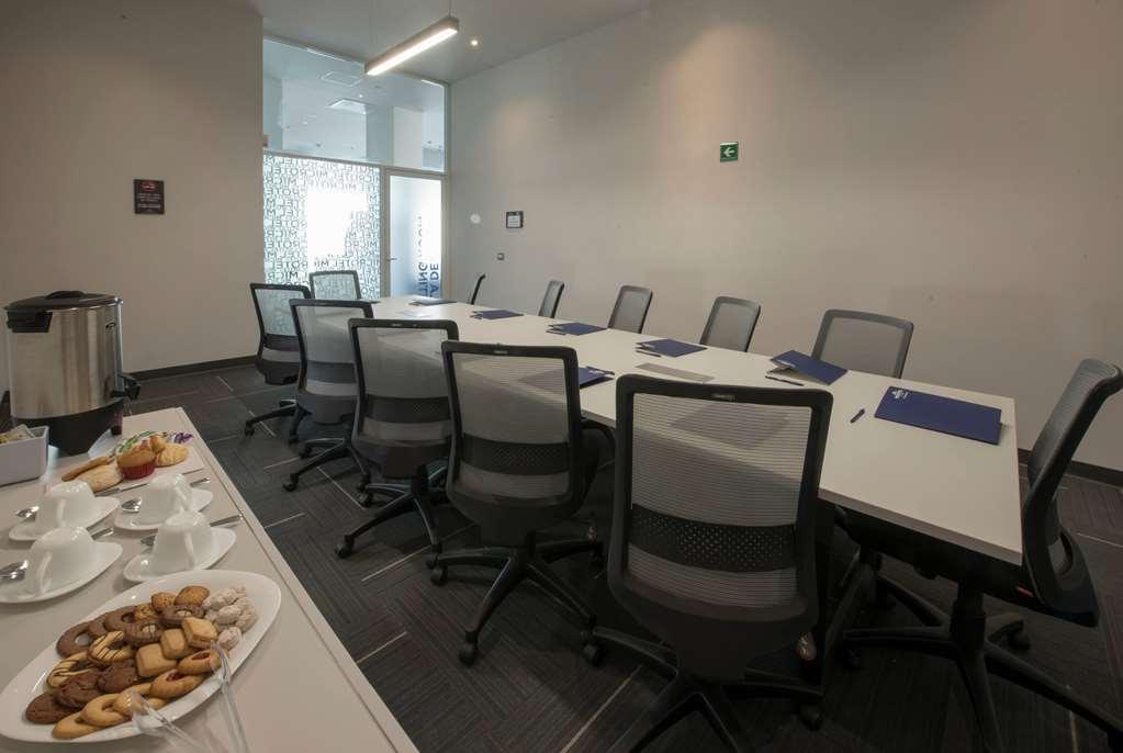 Microtel Inn & Suites By Wyndham Irapuato Facilities photo