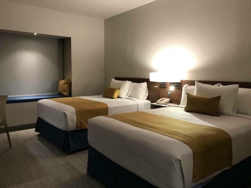 Microtel Inn & Suites By Wyndham Irapuato Exterior photo
