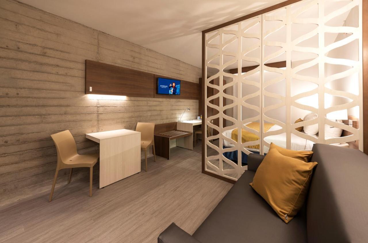 Microtel Inn & Suites By Wyndham Irapuato Exterior photo