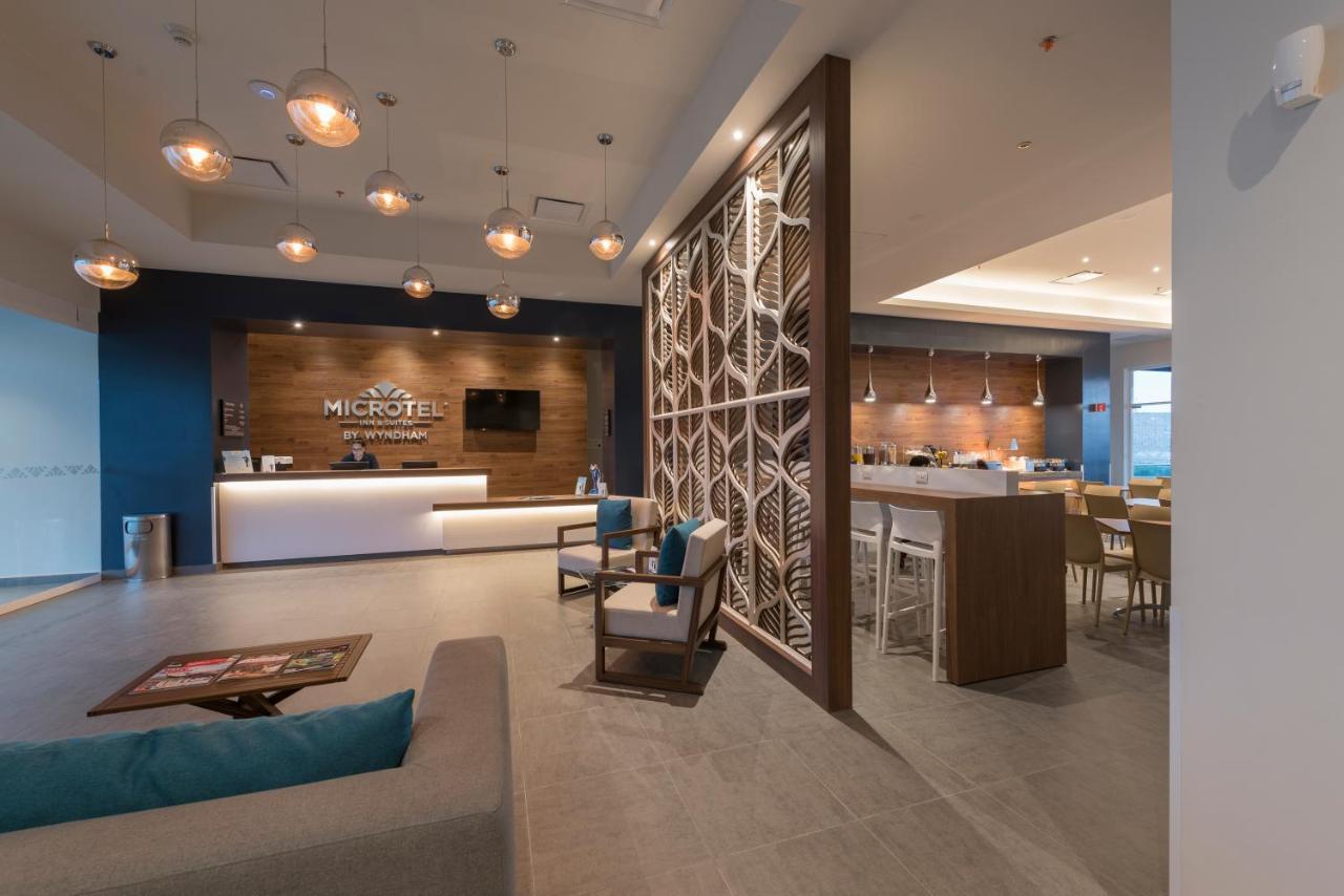 Microtel Inn & Suites By Wyndham Irapuato Exterior photo